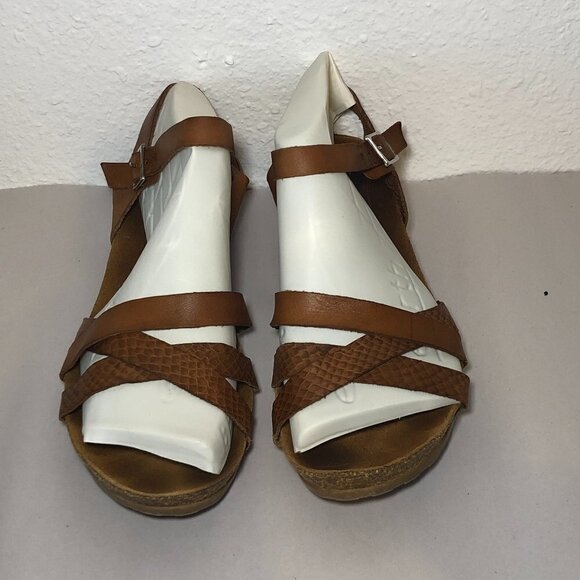 YOKONO Sandals Women's Size 7 Tan Brown Mini Wedge Strappy Shoes Buckle Summer - Picture 8 of 13